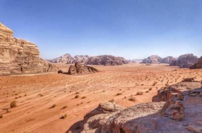 在亞洲的這片沙漠上:水資源豐富,而且還出現(xiàn)了一片農(nóng)場(chǎng)!